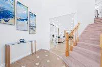 Peaceful - 4 bdrm home with fast WIFI free parking