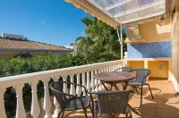 5 Bedroom villa split into 2 apartments