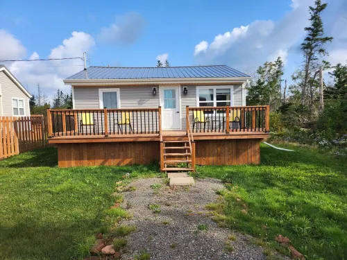 Cozy Two Bedroom North Shore Cottage