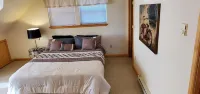 Mountain lodge w/ panoramic views from hot tub