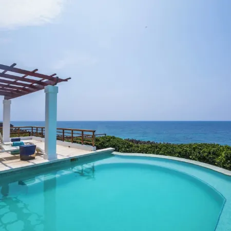 Casa Sunrise, Luxury Ocean Front Vacation House.