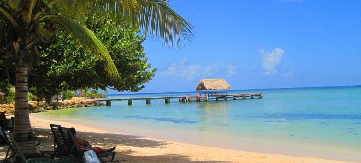 Private villa apartment with pool and within 15 minute walk to 3 beaches. Hotels in Tobago