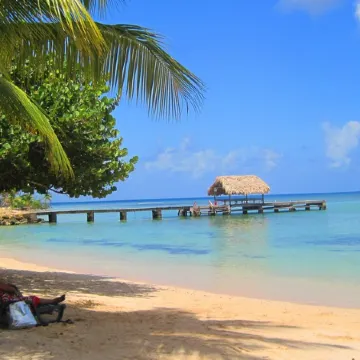 Private villa apartment with pool and within 15 minute walk to 3 beaches.