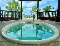 Extra spacious condo 5min from pristine beach