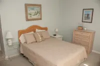 Relax by the Sea! Wide Beach! Beautiful view from porch.