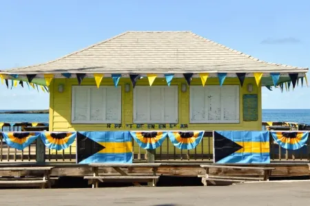 3BR Historic Home w/Pool & all Mod-Cons!