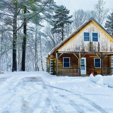 The Bear Lodge Cabin - A rustic retreat on the Ammonoosuc River