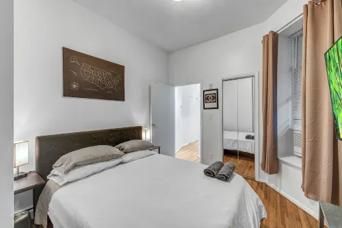 Hell's Kitchen Cozy 2BR Retreat