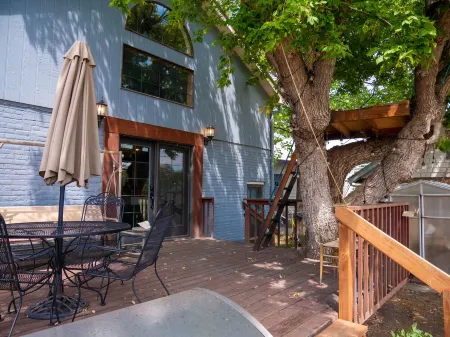 Mountain Jungalow on Main Street, 3 min walk to Royal Gorge Train