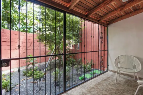 Las Palmas 1BR+Loft w/ Pool—Walk to Beach & Dining