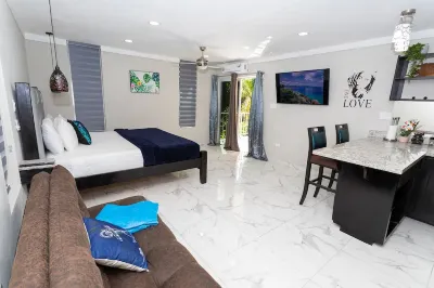 Modern Sea View Renovated Studio Hip Strip โรงแรมใน