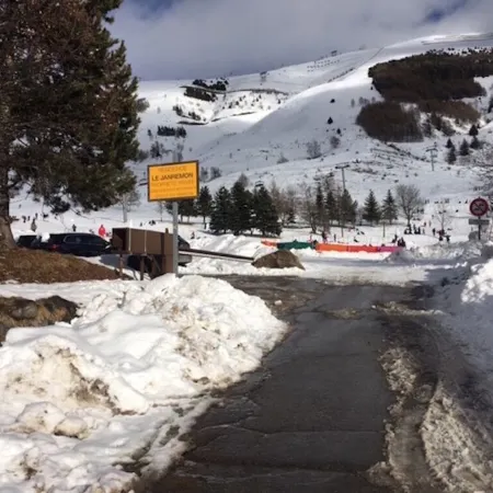 2 Bed Apartment with Great Views Backing onto the Diable Ski Lift