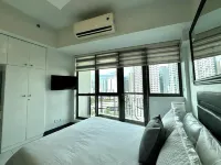KL Tower Spacious Parkview 1BR w/ Balcony near Greenbelt Mall Makati