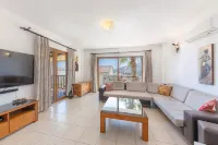 Villa Tara With Private Pool And Sea Views Close to Beach & Shops