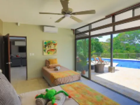 Sea Breeze II Luxury 6 BR Oceanview Estate between Dominical and Manuel Antonio Hotels in Savegre