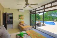 Sea Breeze II Luxury 6 BR Oceanview Estate between Dominical and Manuel Antonio Hotels in Savegre