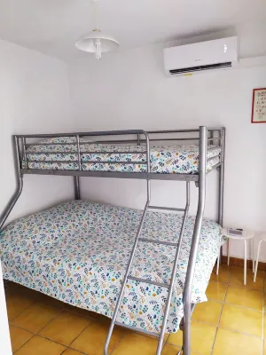 Cosy 2-bedroom apartment 100m from the picturesque port of Le Brusc Parc Aventure de la Coudou 주변 호텔