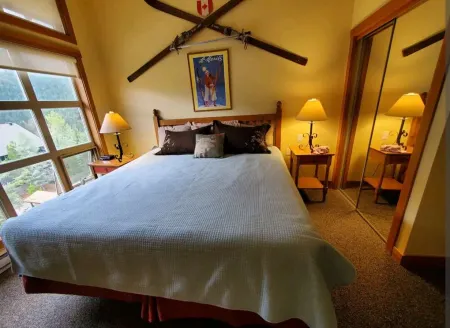 Lovely 2bdrm Panorama Springs unit overlooking the mountains and pools!