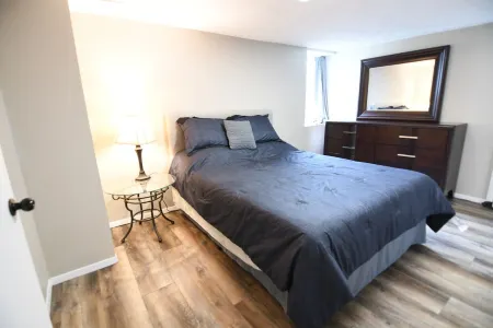 Comfy, Casual and Close! Отели рядом с достопримечательностью «Ta-Ha-Zouka Park»