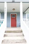 Sweet Peach Bungalow 2BR + laundry. One mile from I-75 yet quiet. Newly updated.