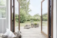 Cosy summer cottage with private beach access
