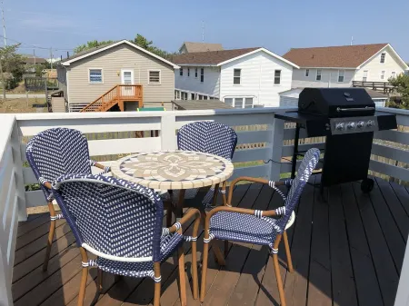 Beautiful vacation home in Kill Devil Hills. Enjoy the ocean and the sound.