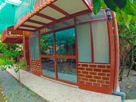Casita bungalow c/agua caliente- naturaleza a 5 minutos de la Plaza!