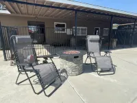Tulare’s RARE FIND with a pool! Located in the Heart of California’s farmlands! Hotels in Tulare
