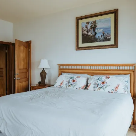 Private Waterfront 5 Bedroom Villa! Stunning views from every room!