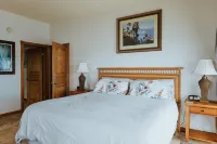 Private Waterfront 5 Bedroom Villa! Stunning views from every room!