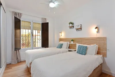 Spacious quiet apartment 450 meters to the beach, huge patio, communal pool. Hotels near Cerro Garden