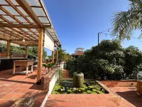 Luxury Two-Level Townhouse with Stunning Historic Views Hotels in 