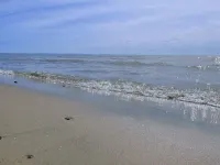 Niagara Dreamhouse on the lake with Private Beach! Family & Friends Vacation. Hotels in Wainfleet