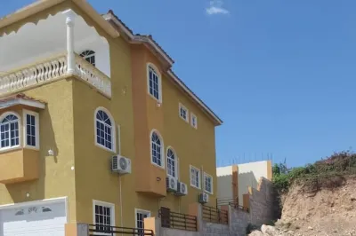 Nate Luxury Stay - Cozy family retreat in Old Harbour. Pet-Friendly! Hoteles cerca de Eastside Plaza