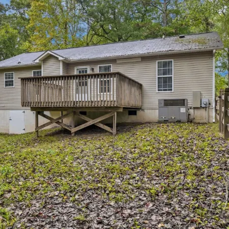 Cozy Modern Home, Prime Location, Sleeps 8