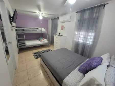 Apt w/ Pool deck & Games, 5 mins from the Beach OU Отели в г. Исабела