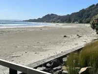 Surfs Reach - a stunning beachfront retreat Hotels near Wharekura Reserve