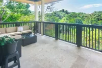 Luxury 5-bedroom villa in west end Roatan with pool