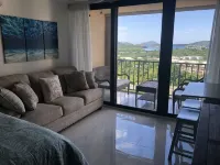 Stunning caribbean blue water views with on property beach, pools & restaurants Hotel a Saint Thomas