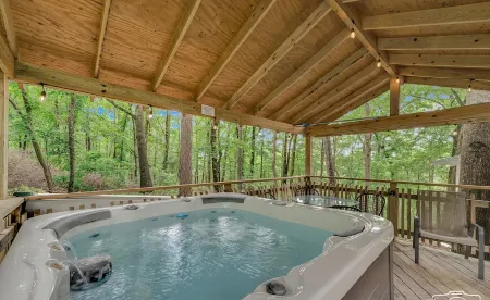 Eureka Uptown Garden Cottage