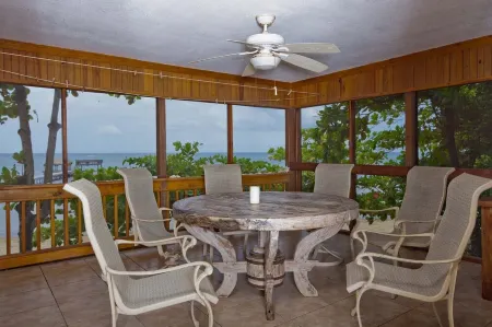 BEACHFRONT VILLA! Snorkel & explore the amazing reef! Experience Caribbean Life!