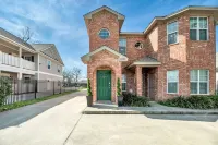 Luxury Brick House/Gated parking/Keyless Smart lock