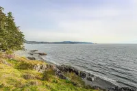 Orca Point Beachfront Suite: Enjoy Your Private Beach Seconds Outside Your Door!