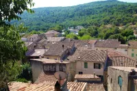 Les Arcades, a quiet corner Hotels in Alleins