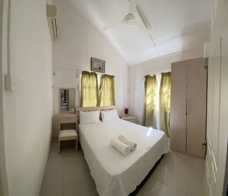 Paloma Villa in Flic-en-Flac - Luxury, Peace and Comfort for 1 to 10 People Отели в г. Флик ан Флак