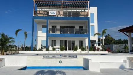 Luxury BeachFront Villa with Private pool and Ocean View!