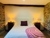 Casa con Jardín Cerrado, Entre Santiago de Compostela y Coruña Hotels in Comarca de Ordes