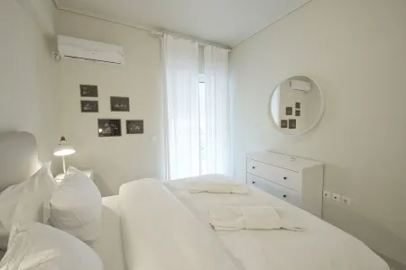 LucyZen! Stylish Apt, Athenian Riviera, near beach