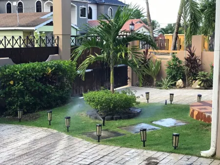 Spacious 5-bedroom house in tranquil Montego Bay with AC, WiFi