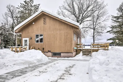 Lakefront Mercer Home Private Dock and Kayaks! - parking